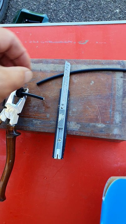 Freins Shimano montage J-kit : couper la durite à la bonne longueur