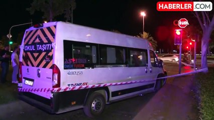 Kontrolden Çıkan Otomobil, Öğrenci Servisine Çarptı: 2 Yaralı