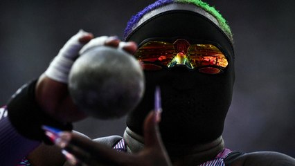 Americana compete em Paris-2024 com rosto coberto com máscara preta