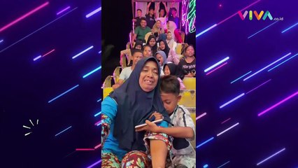 Ibu Rela Lawan Rasa Takut Temani Anak Naik Kora-kora