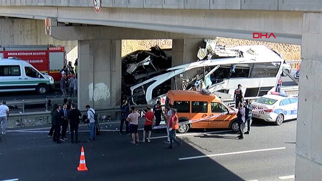 Yolcu otobüsü köprüye çarptı: Çok sayıda ölü ve yaralı var