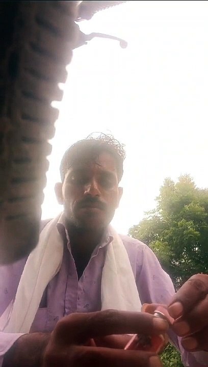 लोगों के लाखों रुपए मांगता हूं, चुका नहीं रहे इसलिए दे रहा हूं जान