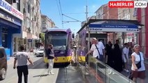 Soğanlı-Bağcılar tramvay seferleri bir binanın yıkılma tehlikesi nedeniyle durduruldu