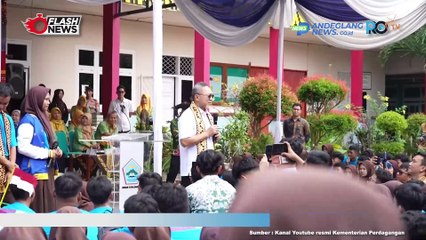 ZULKIFLI HASAN SOSIALISASI KECINTAAN PRODUK DALAM NEGERI KEPADA PARA PELAJAR DI LAMPUNG
