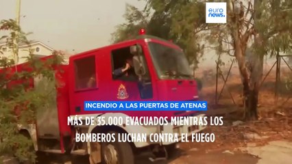 Скачать видео: Decenas de miles de evacuados por un gran incendio que llega a las puertas de Atenas