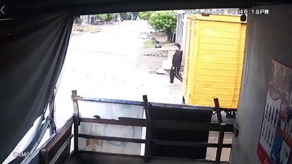 Hombres asaltan carro repartidor y personas en pulpería