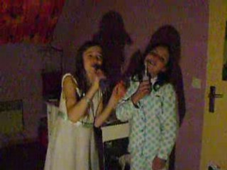 Marie & Mathilde bientot chanteuse xD