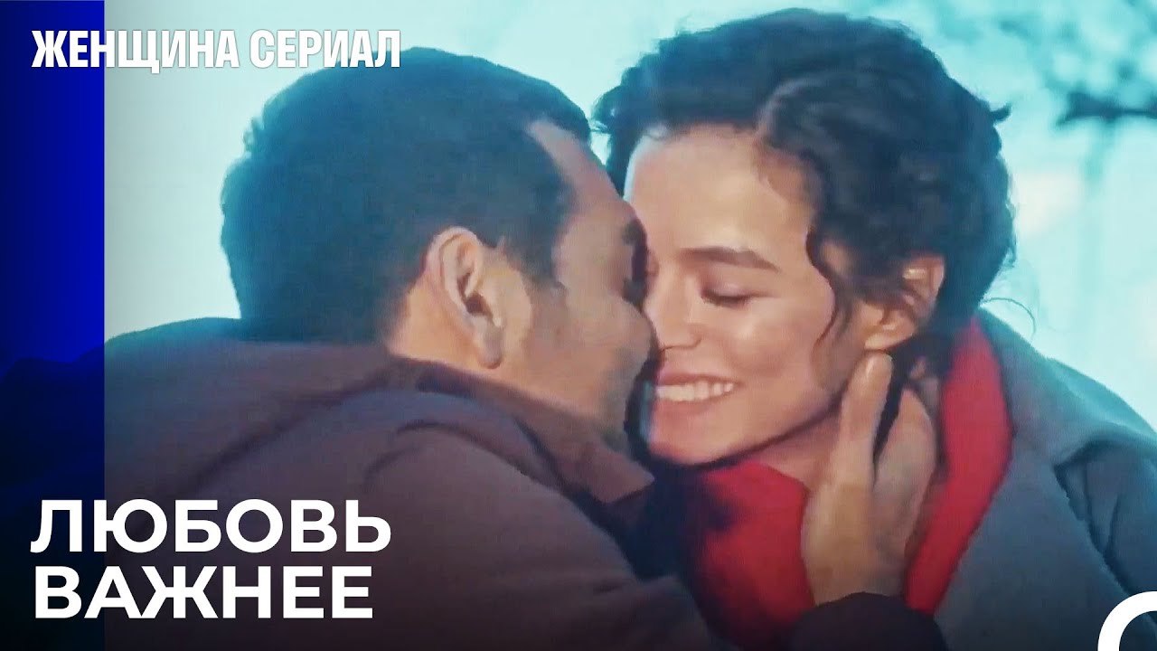Счастливый Парень Целует Самую Красивую Девушку...