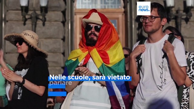 Bulgaria: manifestanti scendono in piazza per denunciare il divieto di propaganda LGBTQIA+ nelle scuole
