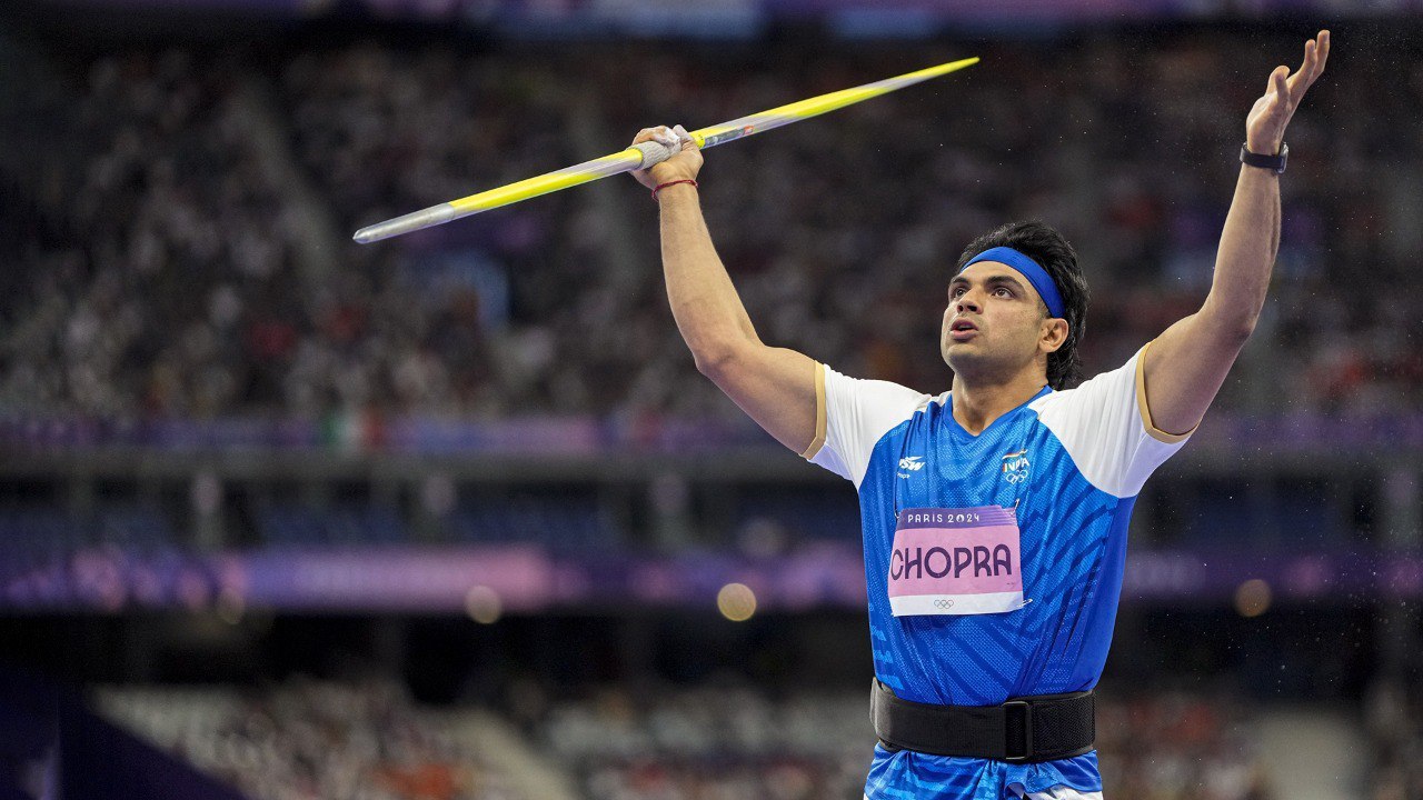 Olympicsలో Silver సాధించిన Neeraj.. దేశం గర్వించేలా చేశావని కితాబిచ్చిన Modi | Oneindia Telugu