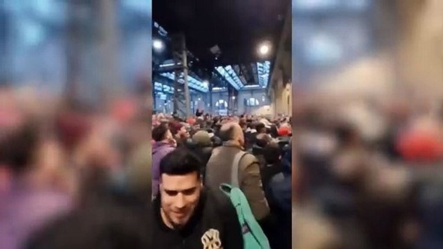 Esto pasó en Constitución cuando un muchacho saltó el molinete y lo agarraron