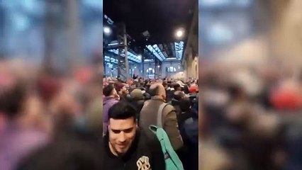 Esto pasó en Constitución cuando un muchacho saltó el molinete y lo agarraron