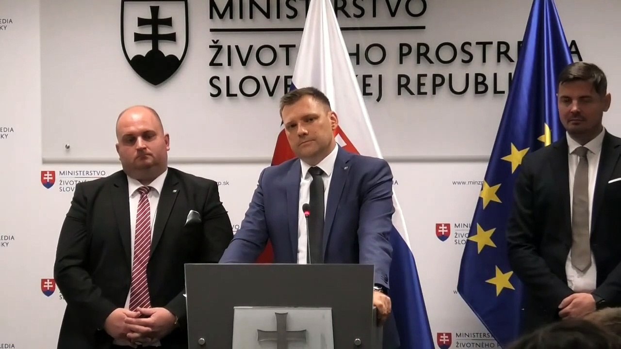 ZÁZNAM: Taraba odmieta kritiku za to, že na rezorte zazmluvnil externú advokátsku firmu