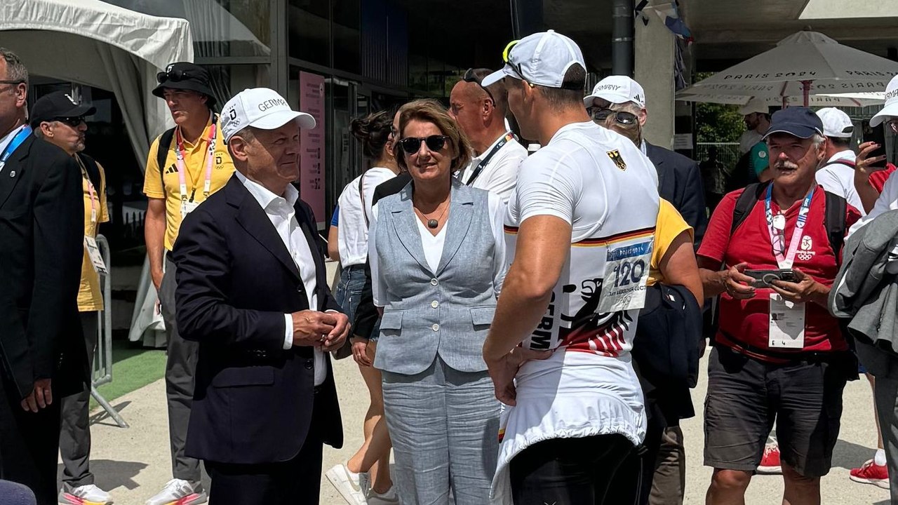 Zwischen Ehre und Kritik: Kajak-Olympiasieger konfrontieren Bundeskanzler