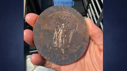 파리올림픽 이번엔 '메달 품질' 논란..."일주일 만에 변색" / YTN