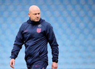 لي كارسلي مدرباً مؤقتاً لمنتخب إنجلترا