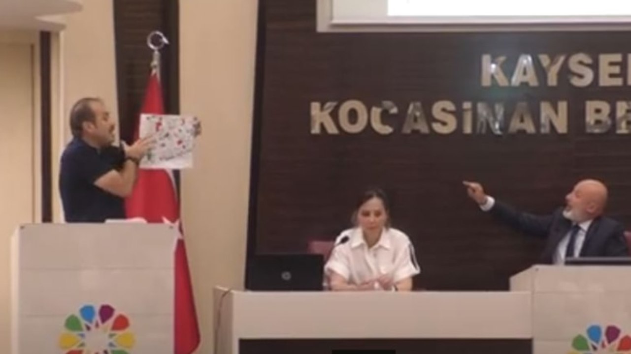 Yargı kararını görmezden geldi, meclis üyesini kürsüden indirtti