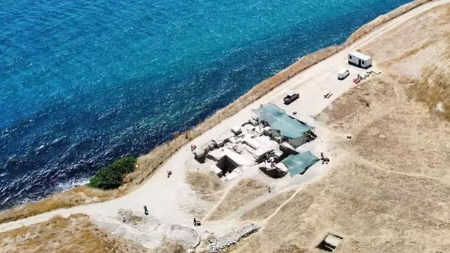 Perinthos Antik Kenti'nde ortaya çıkarılan tiyatroda, heykel ve mezar bulundu