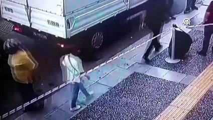 Cezaevi nakil aracının altına uyuşturucu sakladı!