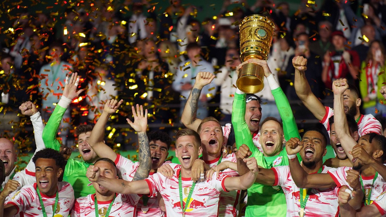 Olmo wechselt zu Barcelona und Flick: Sein emotionales Abschiedsinterview