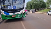 HB20 e ônibus do transporte coletivo batem no bairro Universitário