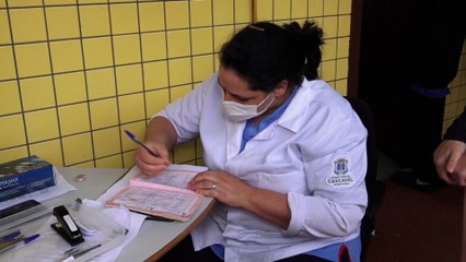 Descargar video: Força-tarefa de vacinação nas Escolas Municipais e Cmeis de Cascavel começa na segunda (12) Responsáveis que não autorizarem a imunização, serão denunciados ao Conselho Tutelar