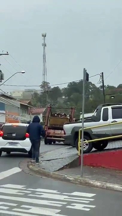 Avião de passageiros cai no interior de São Paulo