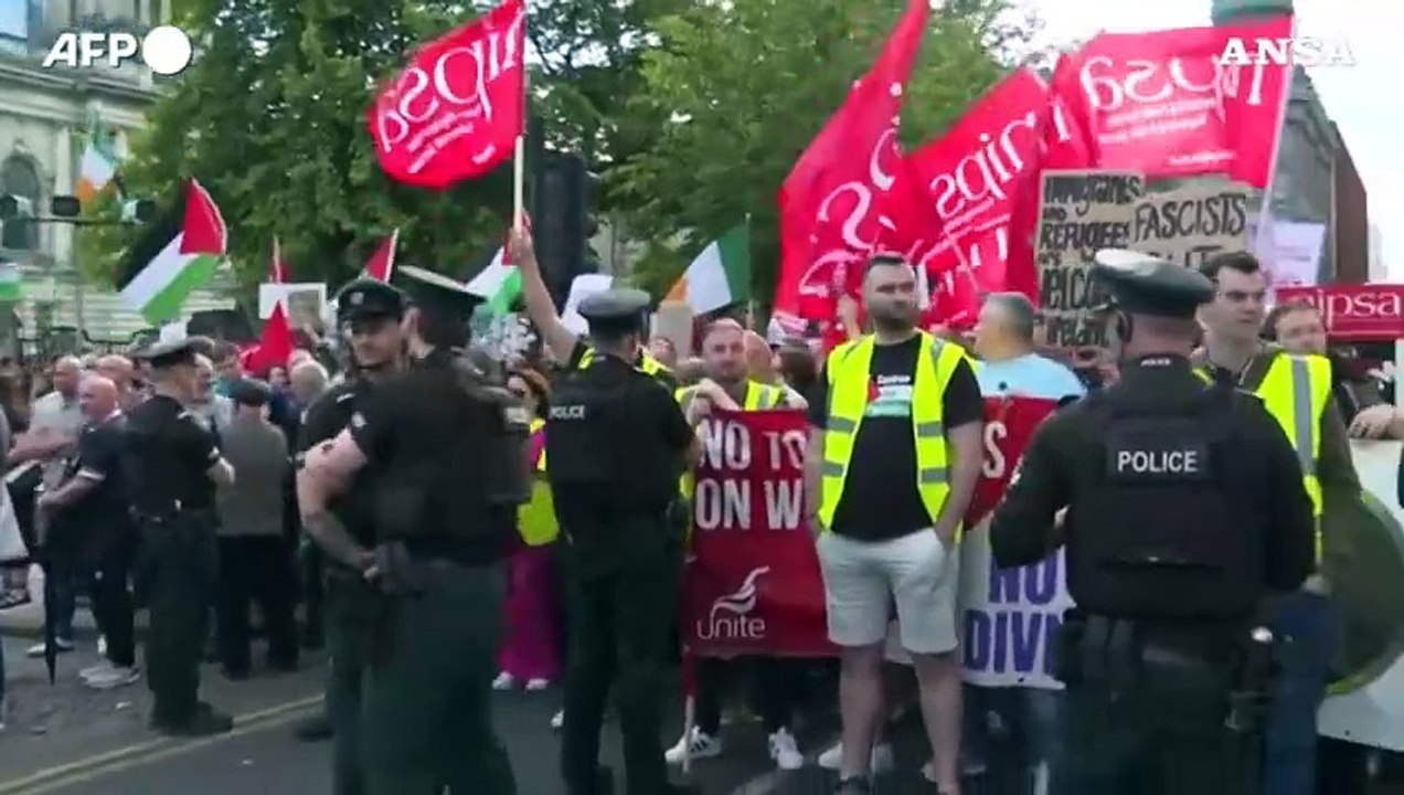 Gran Bretagna, protesta antirazzista a Belfast