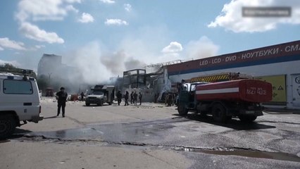 러, 우크라 도네츠크 동부 쇼핑몰에 미사일...14명 사망·40여 명 부상 / YTN