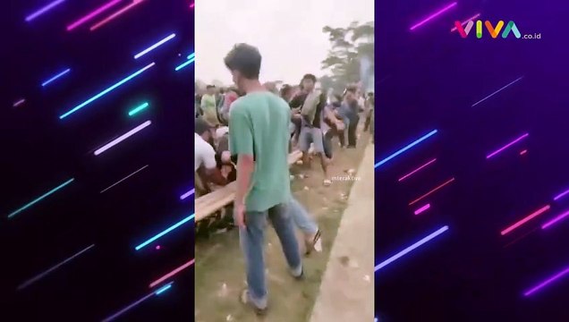 DETIK-DETIK Anggota TNI Pingsan Kena Batu Saat Ricuh Sepak B