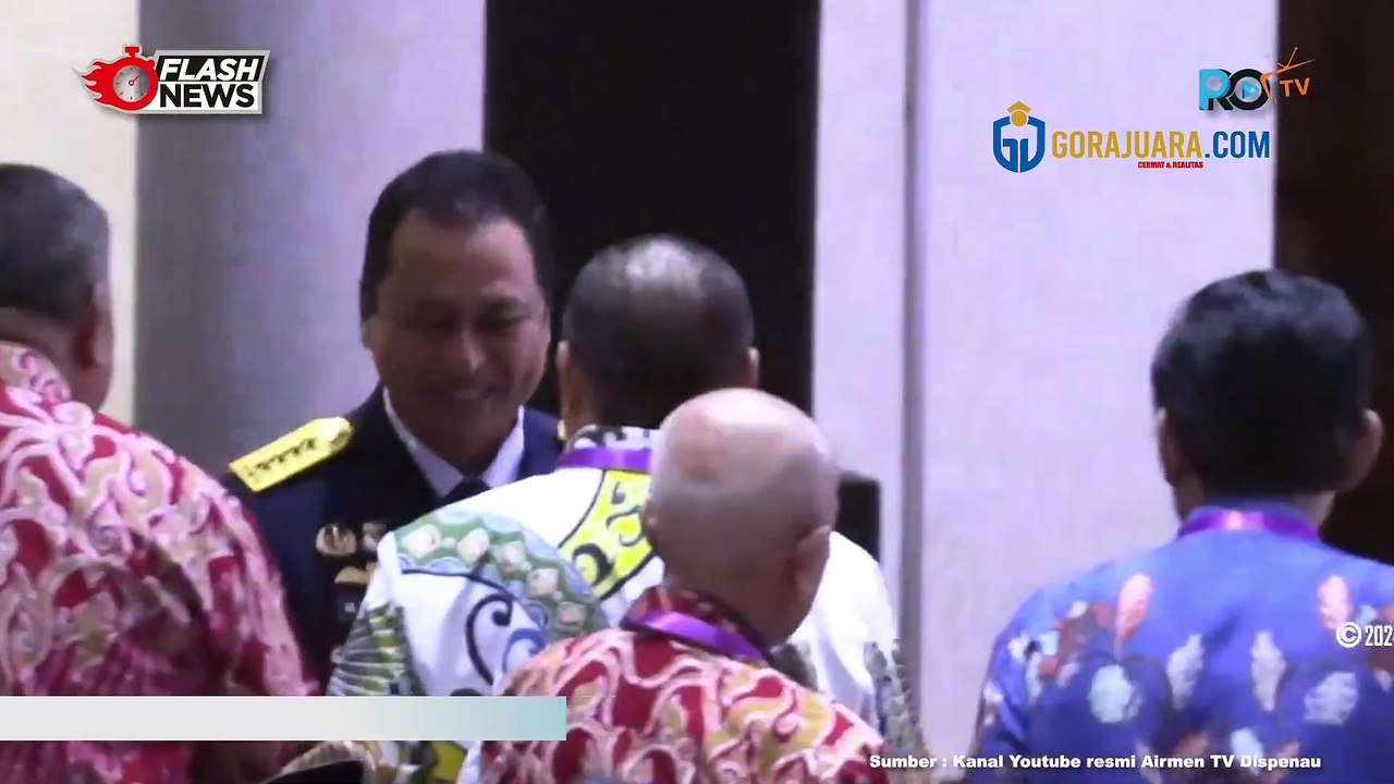 KASAU MARSEKAL TNI M. TONNY HARJONO TERIMA PENGHARGAAN SATYALENCANA KEBAKTIAN SOSIAL