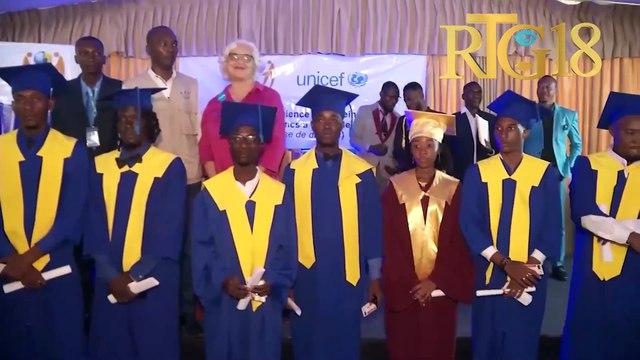 Responsab yo nan APEDEH remèt sètifika bay anviwon 90 jèn ki sòti nan Site Solèy ak Matisan.