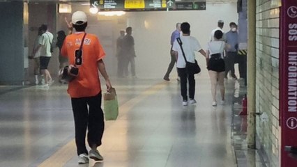 잠실역 대합실에서 화재...연기 차면서 이용객 대피 / YTN