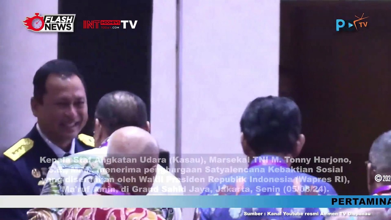Kasau Marsekal TNI M. Tonny Harjono Terima Penghargaan Satyalencana Kebaktian Sosial