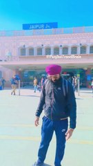 Jaipur nu jandya chor moka lake jutti legya fir asi khade momos te Peeta plastic bottle de Bane pyao to pani