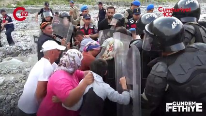 Fethiye'de tek su kaynağı bulunan köye iş makinesi girdi! 7 köylüye ters kelepçeli gözaltı