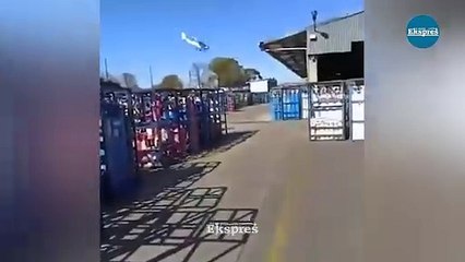 İşten çıkarıldığı fabrikaya uçakla kamikaze saldırısı yaptı