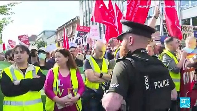 UK deploys thousands of riot police amid fears of further unrest