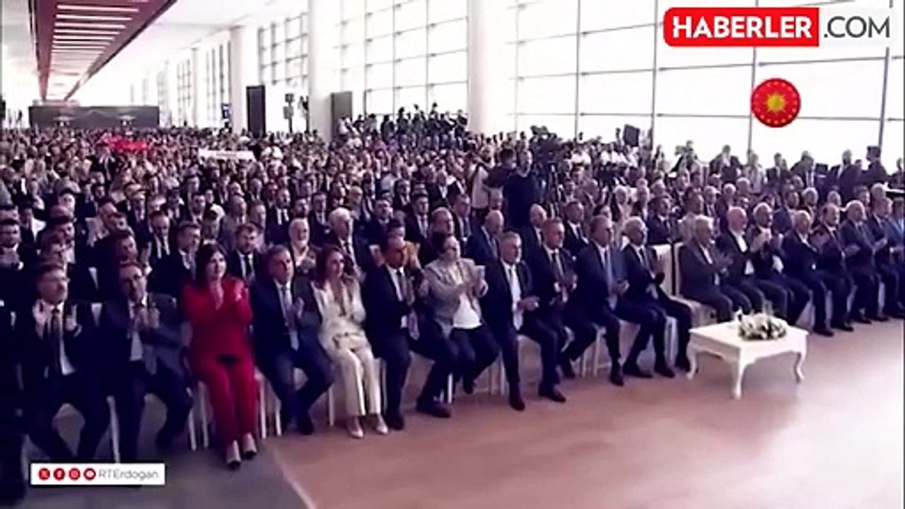 Cumhurbaşkanı Erdoğan'dan İmamoğlu'na: SGK'ye gelince para yok, cümbür cemaat Paris'te keyif çatmaya gelince var