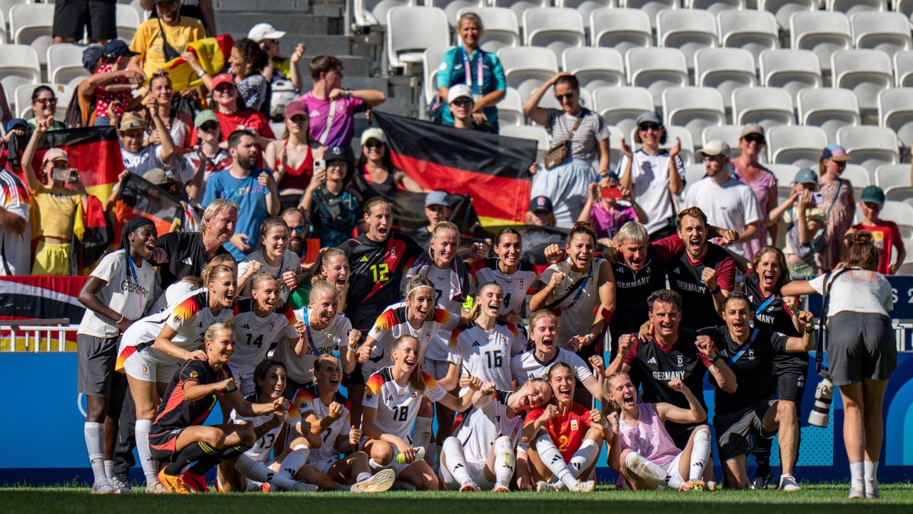 Cotton Eye Joe und Mallorca-Musik: Bühl berichtet von Bronze-Feier