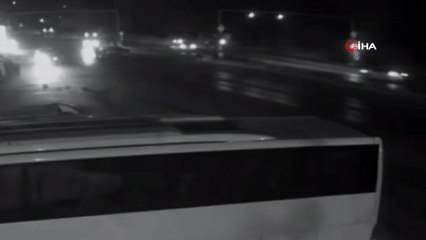 Antalya'da U dönüşü yapan araç kazaya yol açtı: 2 yaralı