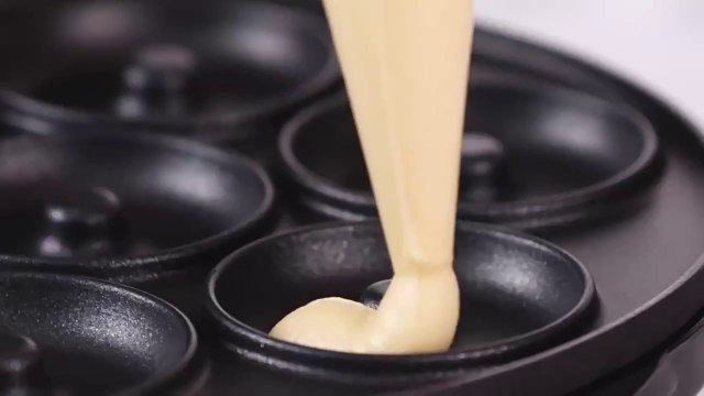 7 Holes Electric Donuts Maker Machine Mini 110V 220V Automatic 1000W Non-Stick DIY Doughnut Cake Baking Oven Pot for Kids Snacks