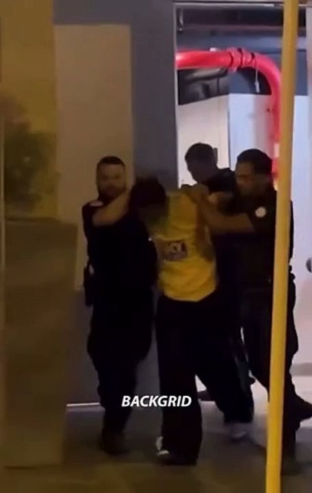 Premières images de l’arrestation de Travis Scott à Paris : le rappeur toujours en garde à vue.