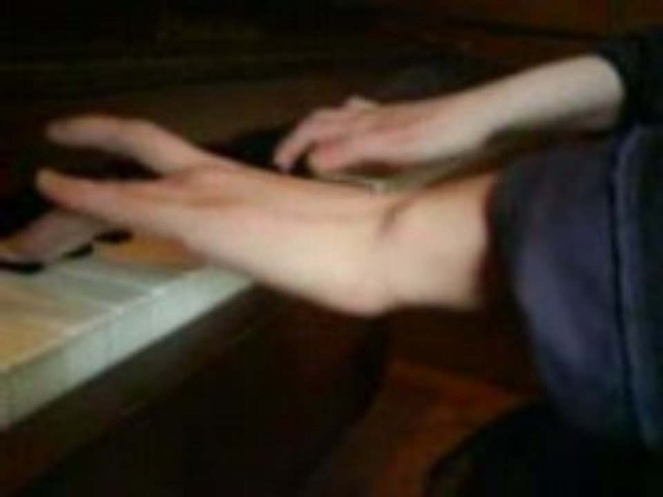 Prélude de Bach by Alyra (cadrage 1/2 : mains)