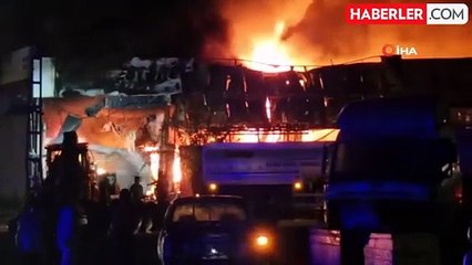 Hatay'da lastik bayisi alevlere teslim oldu