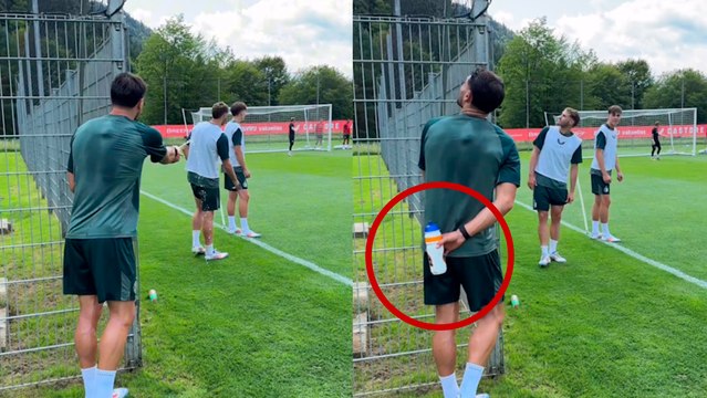 Santiago Giménez es troleado épicamente por Julián Carranza durante entrenamiento del Feyenoord