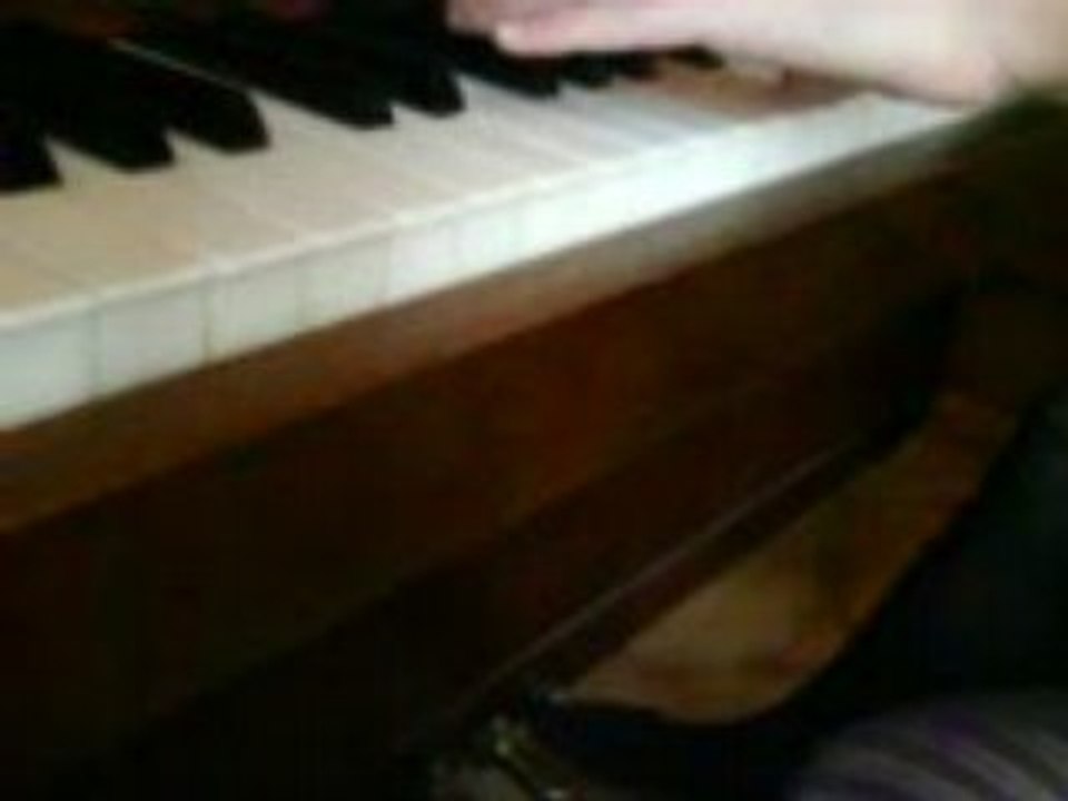 Prélude de Bach by Alyra (cadrage 2/2 : mains et pied)