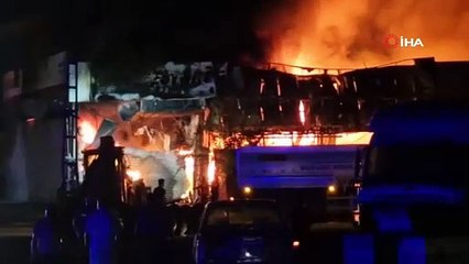 Lastik bayisi ve deposunda yangın