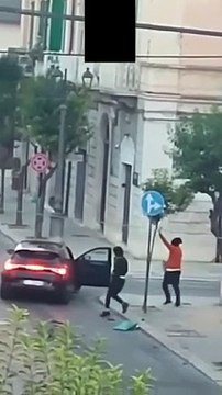 Trani, ladro fa esplodere un bancomat, prende i soldi, saluta e va via (VIDEO)