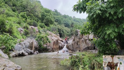 प्रकृति की गोद में बसा 500 वर्ष पुराना तीर्थ स्थल टपकेश्वर महादेव